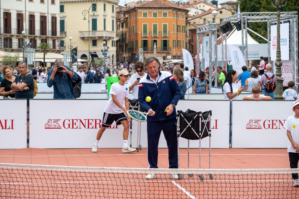 Panatta, Graziani, Lucchetta e Zanni: Piazza Bra gioca con i campioni 4 Panatta, Graziani, Lucchetta e Zanni: Piazza Bra gioca con i campioni
