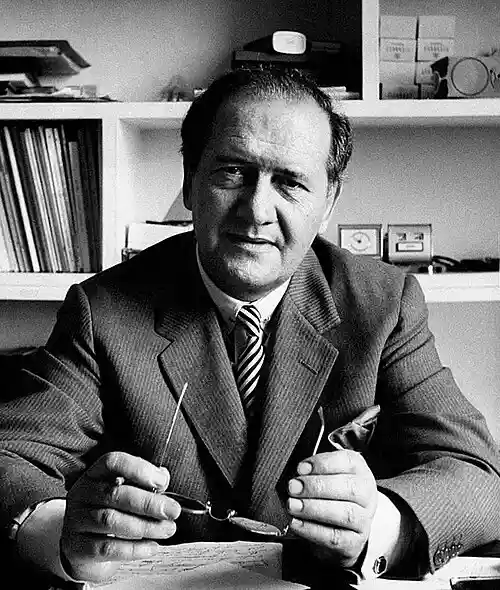 Getta l'ex dal viadotto e poi si suicida. Un dramma della follia non del patriarcato 1 Mario Tobino 1962