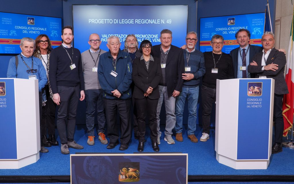 Presepi, approvata la legge regionale che tutela la tradizione 1 Presentazione proposta di legge