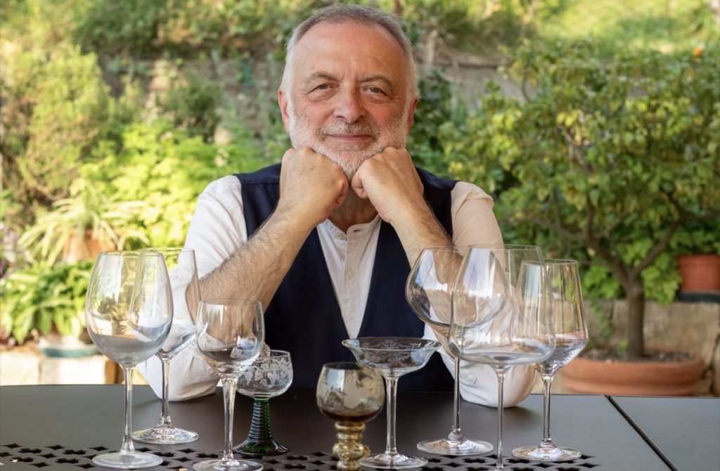Angelo Peretti e il profumo del bicchiere mezzo pieno 1 Angelo Peretti e il profumo del bicchiere mezzo pieno