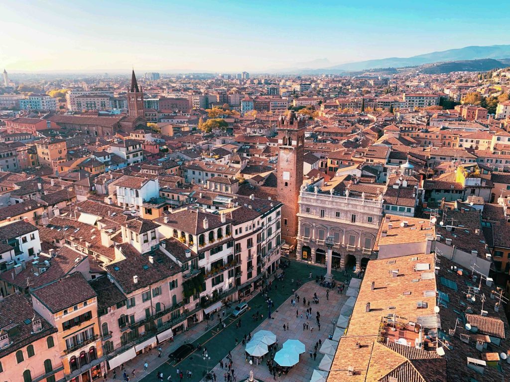 Verona invecchia. E cambiano i criteri dell’abitare 3 VERONA 25