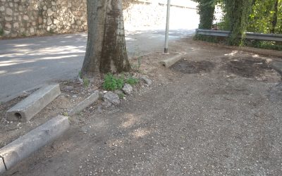 Via delle Coste. Indecenti condizioni davanti all’Agenzia delle Entrate