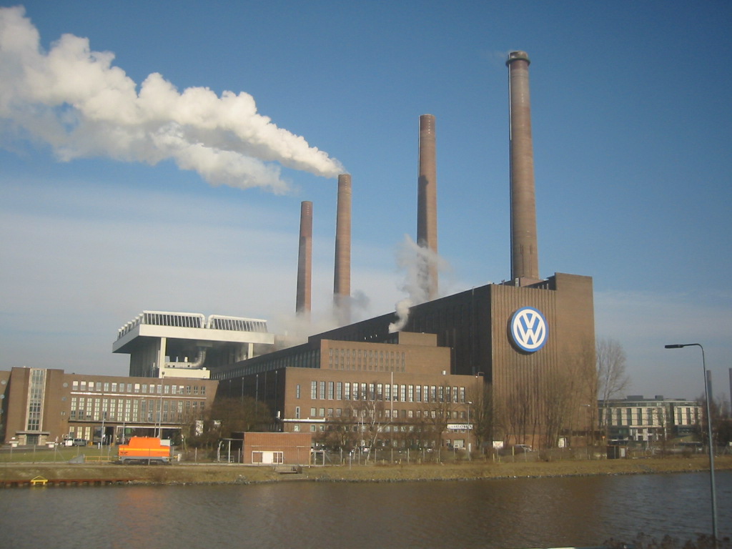 Nella Germania in recessione appare Alternative für Deutschland 4 Wolfsburg VW Werk 4239796067