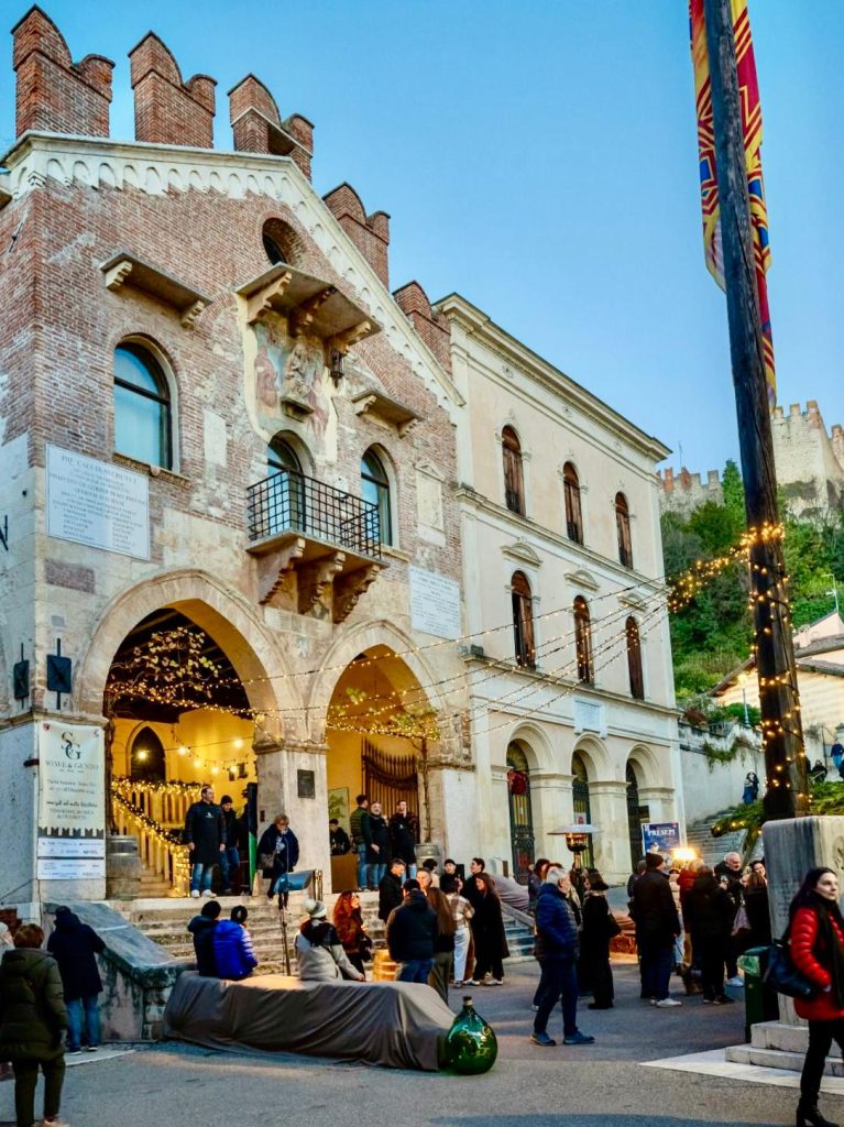 Pressi presenta alla Mostra del Cinema la fiction Rai girata a Soave 1 soave