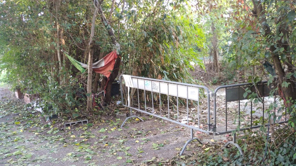 Un richiamo di sgombero di RFI disatteso da più di 5 anni 5 A lato di via Albere. 23