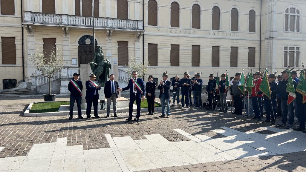 Castagnaro, gli Alpini tornano a casa: riconsegnate le chiavi della storica baita 1 D