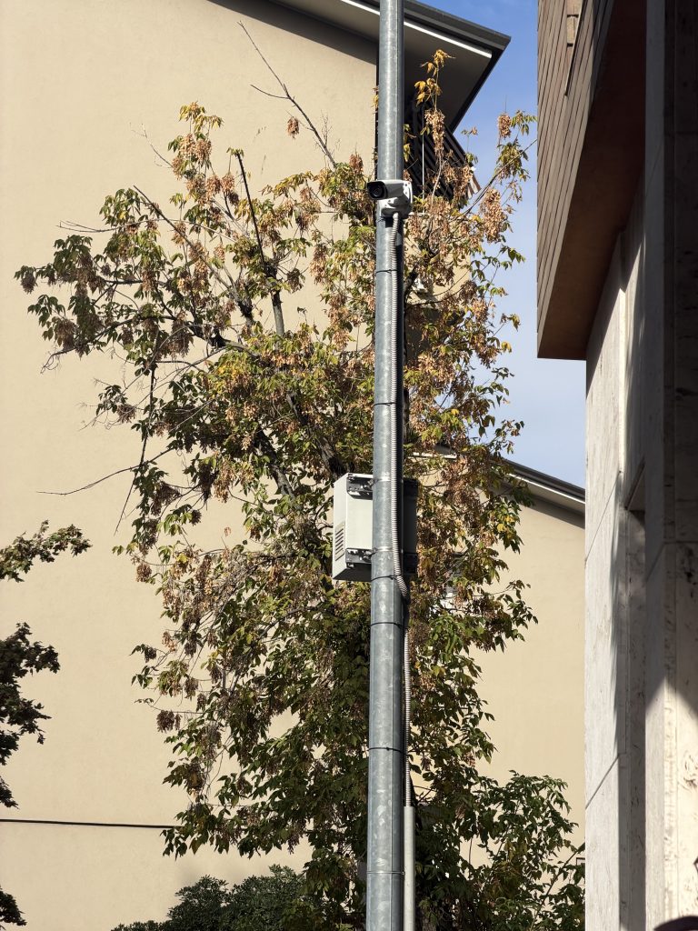 Borgo Trento, rifiuti a terra e proteste 3 Borgo Trento, rifiuti a terra e proteste