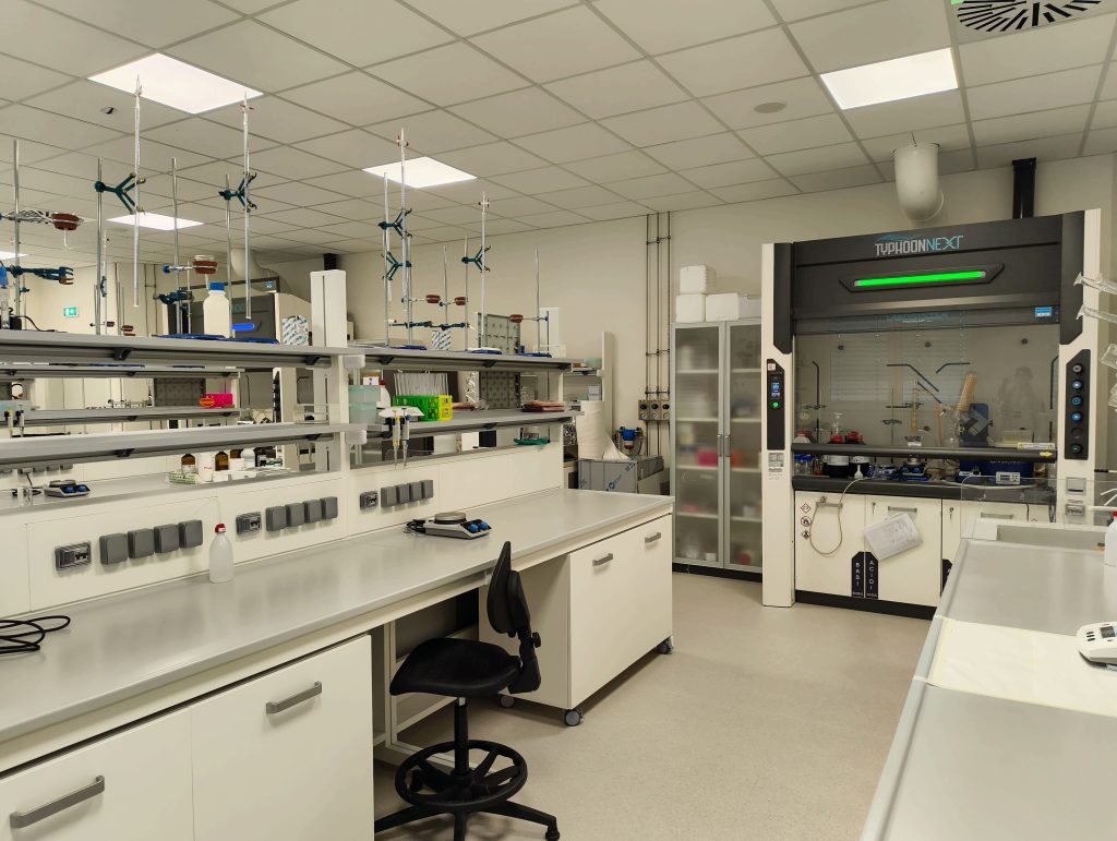 Verona capitale della galenica 2.0: in primo piano l’intelligenza umana 1 Laboratorio Farmacia UNIVR