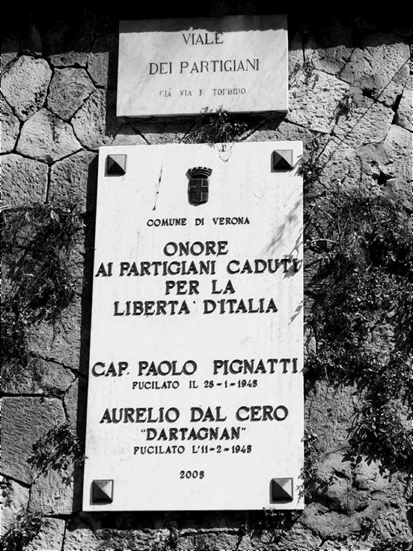 Un marmo nell’oblio che rievoca esecuzioni ad ormai fine guerra 2 Lapide in viale dei Partigiani 1
