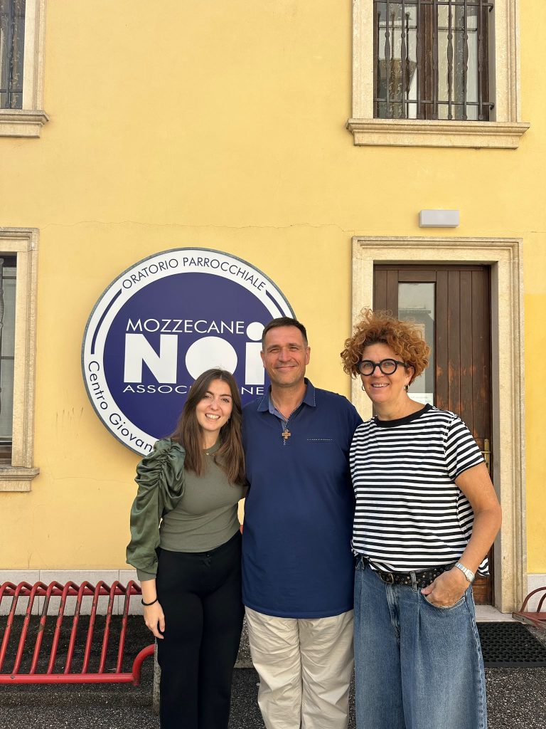 Mozzecane: successo del Grest Over 65 1 Spazio aperto parrocchia con il parroco e lassesora Bovo