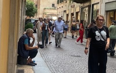 Il sindaco vieta la raccolta itinerante di fondi e firme