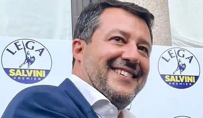 40 anni della Lega. Bossi attacca Salvini. Dev'essere sostituito