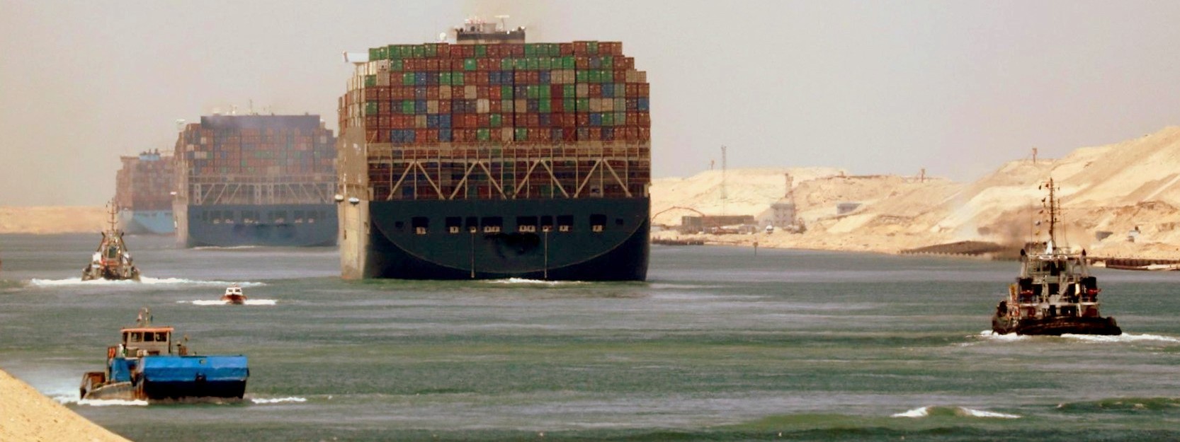 Sui convogli marittimi diretti o provenienti dal Canale di Suez passa gran parte del traffico di merci tra Asia, Mediterraneo ed Europa. E il terrorismo ora lo minaccia