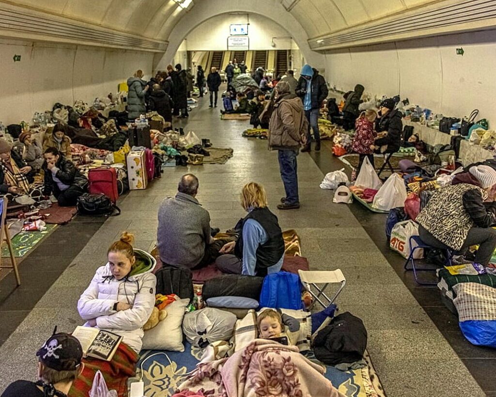 Profughi in fuga dalle zone di guerra: gli Stati Uniti d'Europa aiuterebbero a ridurre le situazioni di crisi?